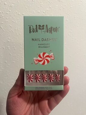 Red Aspen Peppermint Press-On Nails – Red & White Nail Dashes